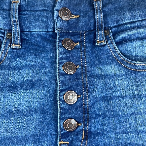 AEROPOSTALE Super High Rise Stretch Jean Shorts SZ 4 Button Front Women - Picture 2 of 10